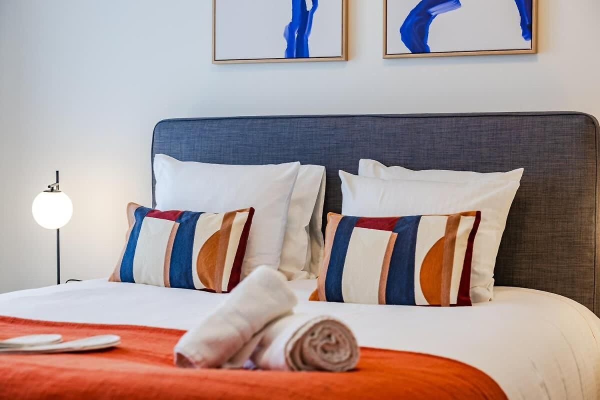 Luxurious 2-br Flat Near Nato & Eu