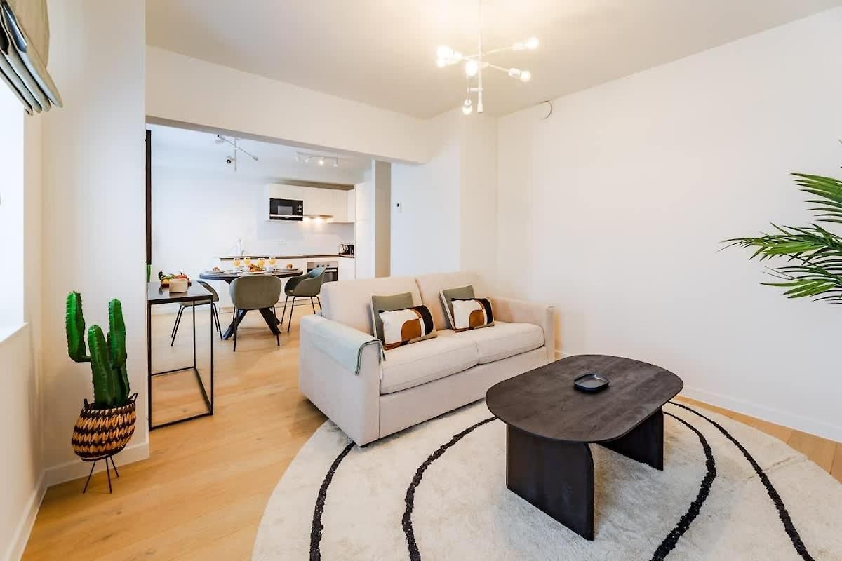 Apartment Luxurious 2-br Flat Near Nato & Eu