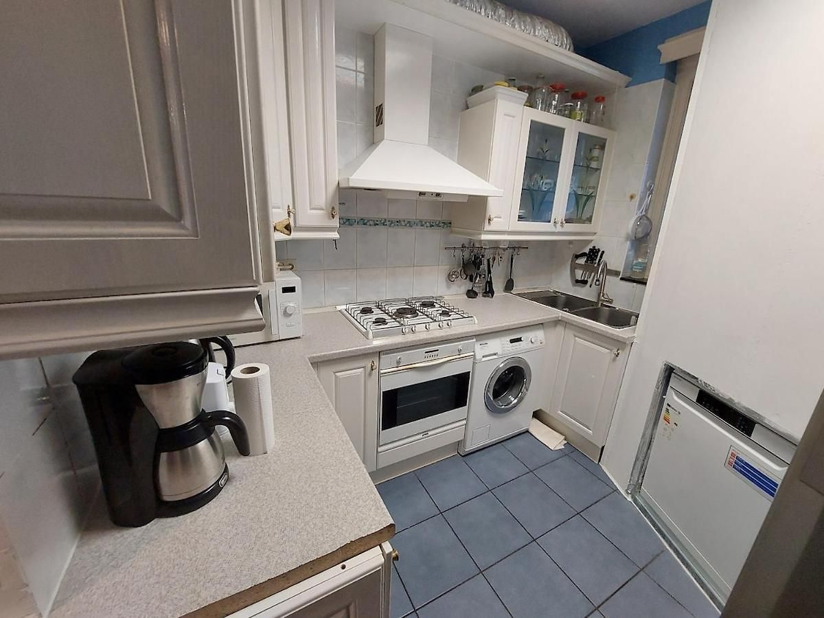 Large 1st Floor Apartment, Schaerbeek, Apartment *