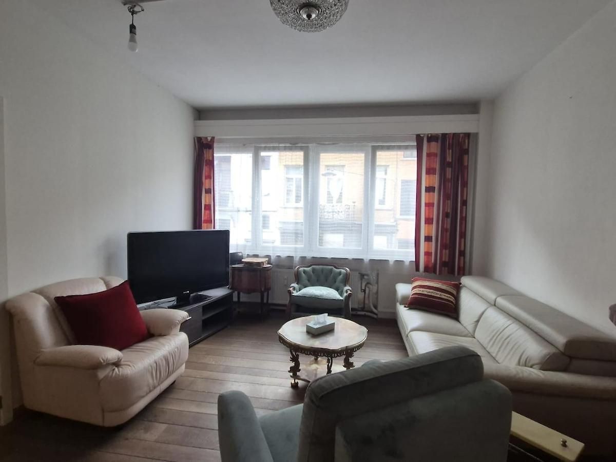 Large 1st Floor Apartment, Schaerbeek, * Brussels