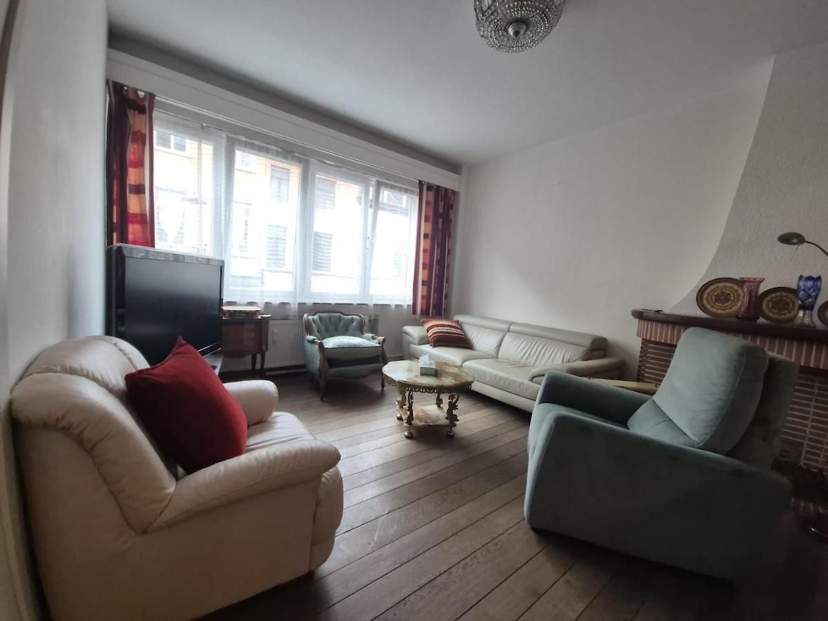 Large 1st Floor Apartment, Schaerbeek, * Brussels