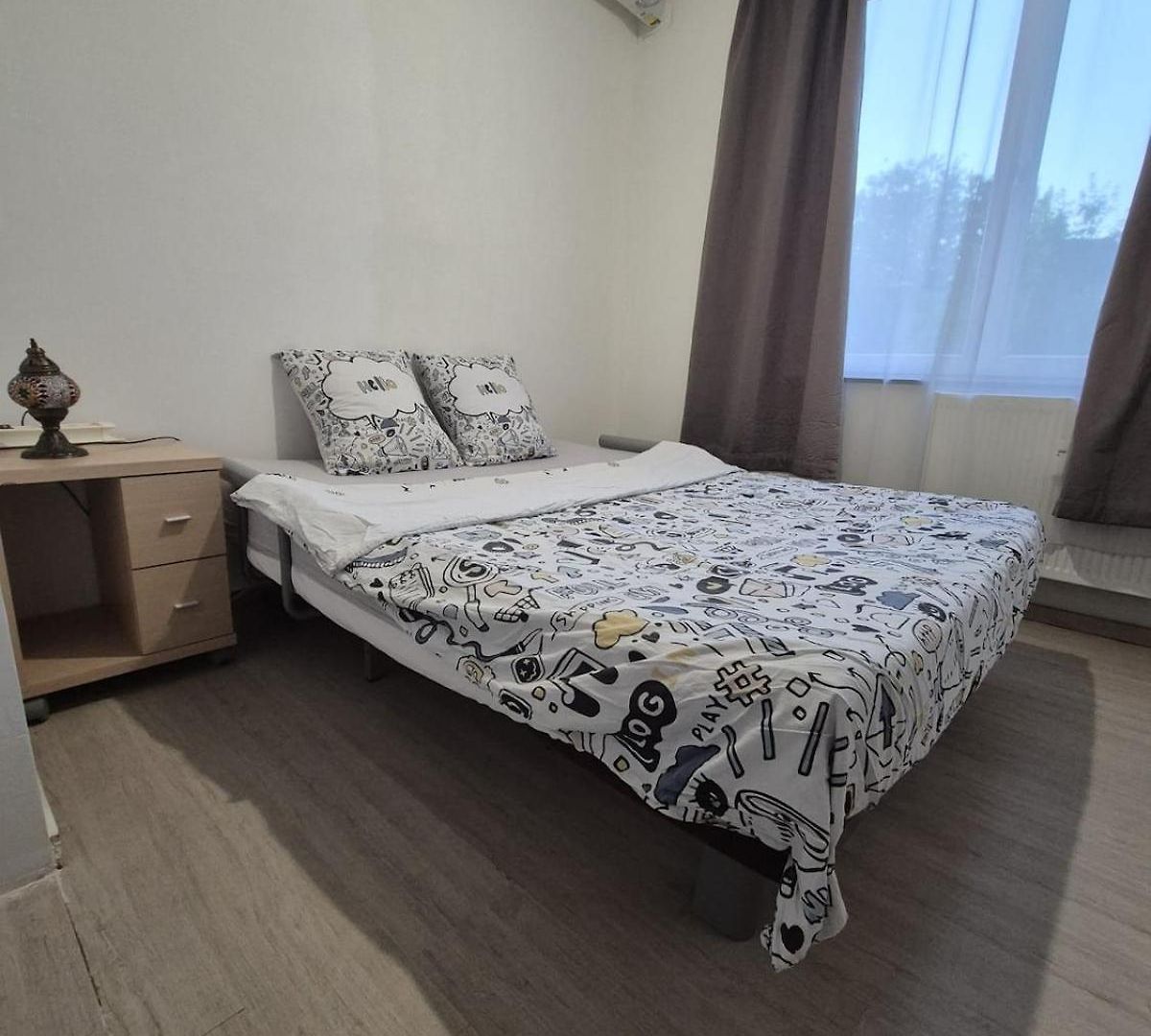 Large 1st Floor Apartment, Schaerbeek, *