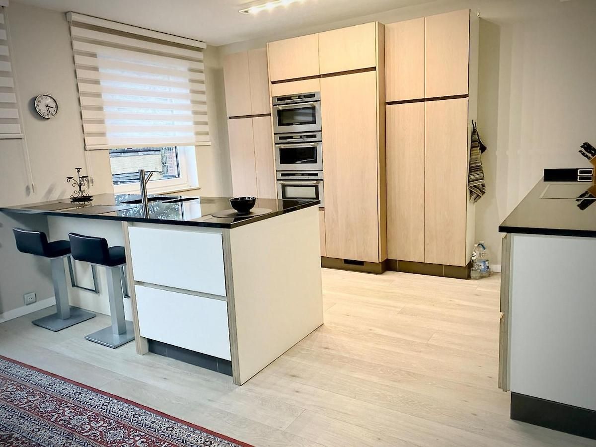 Modern 2-bed Urban Apartment
