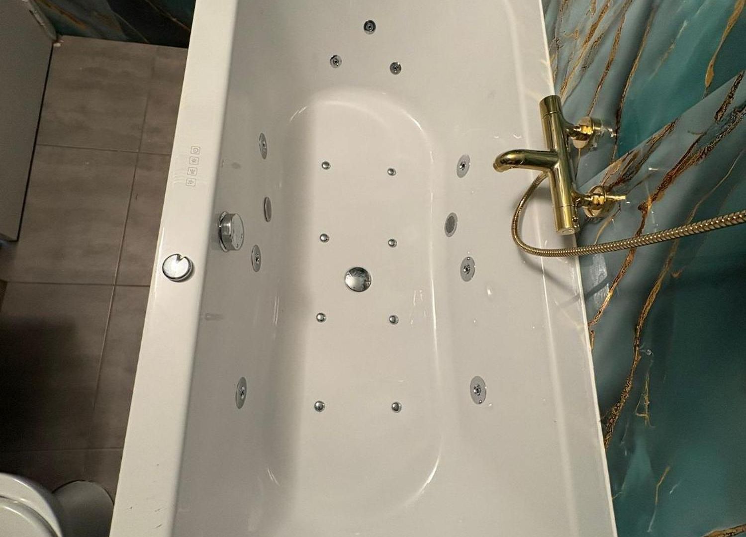 Garden's Jacuzzi 1 * Brussels