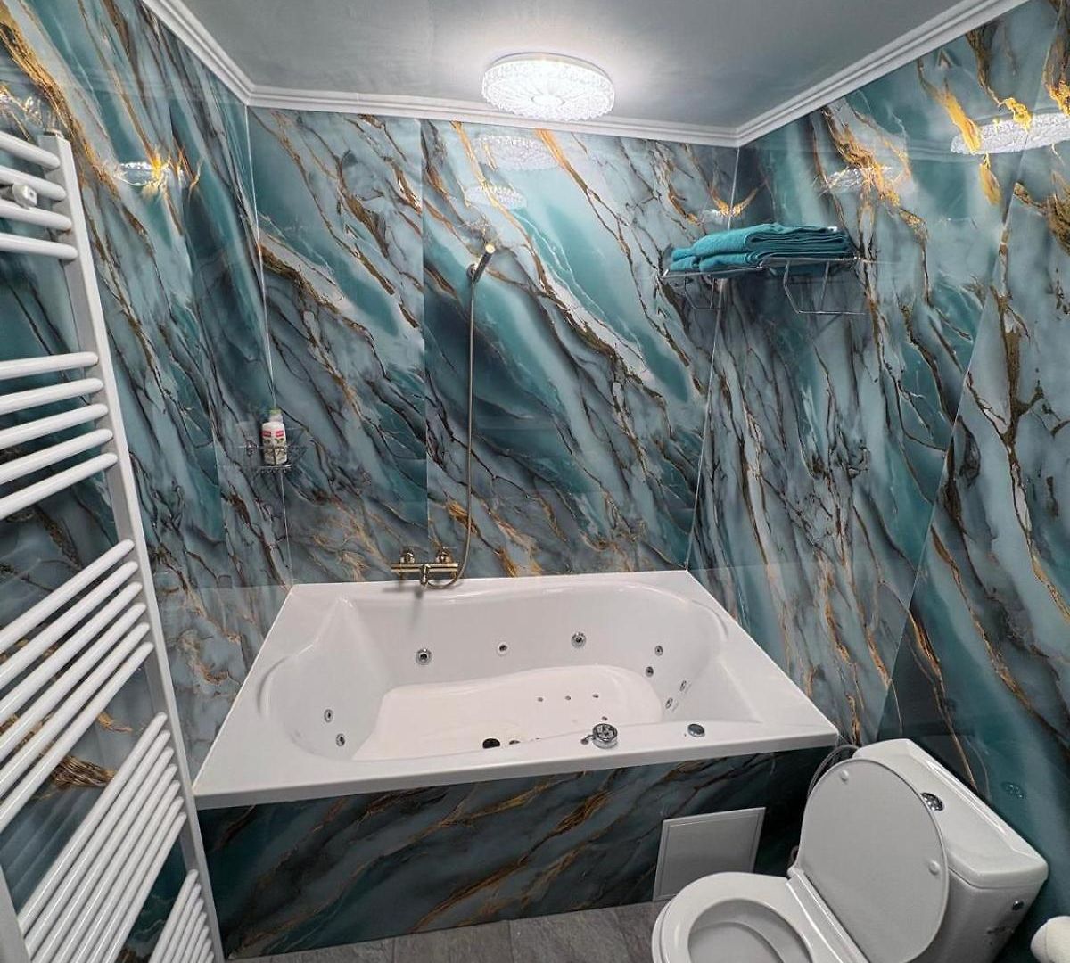 Apartment Garden's Jacuzzi 1