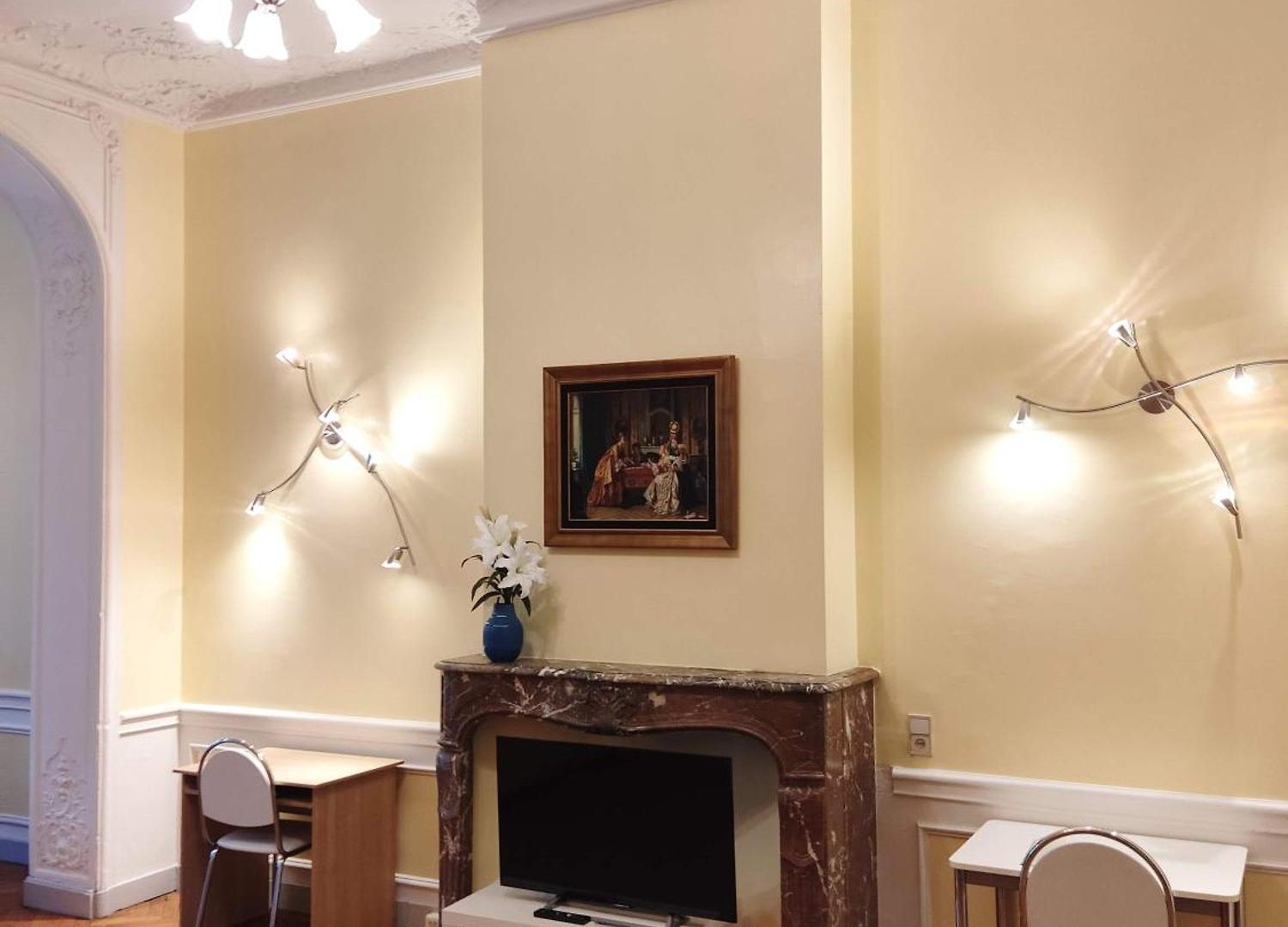 Bright 1br With Terrace Near Montgomery