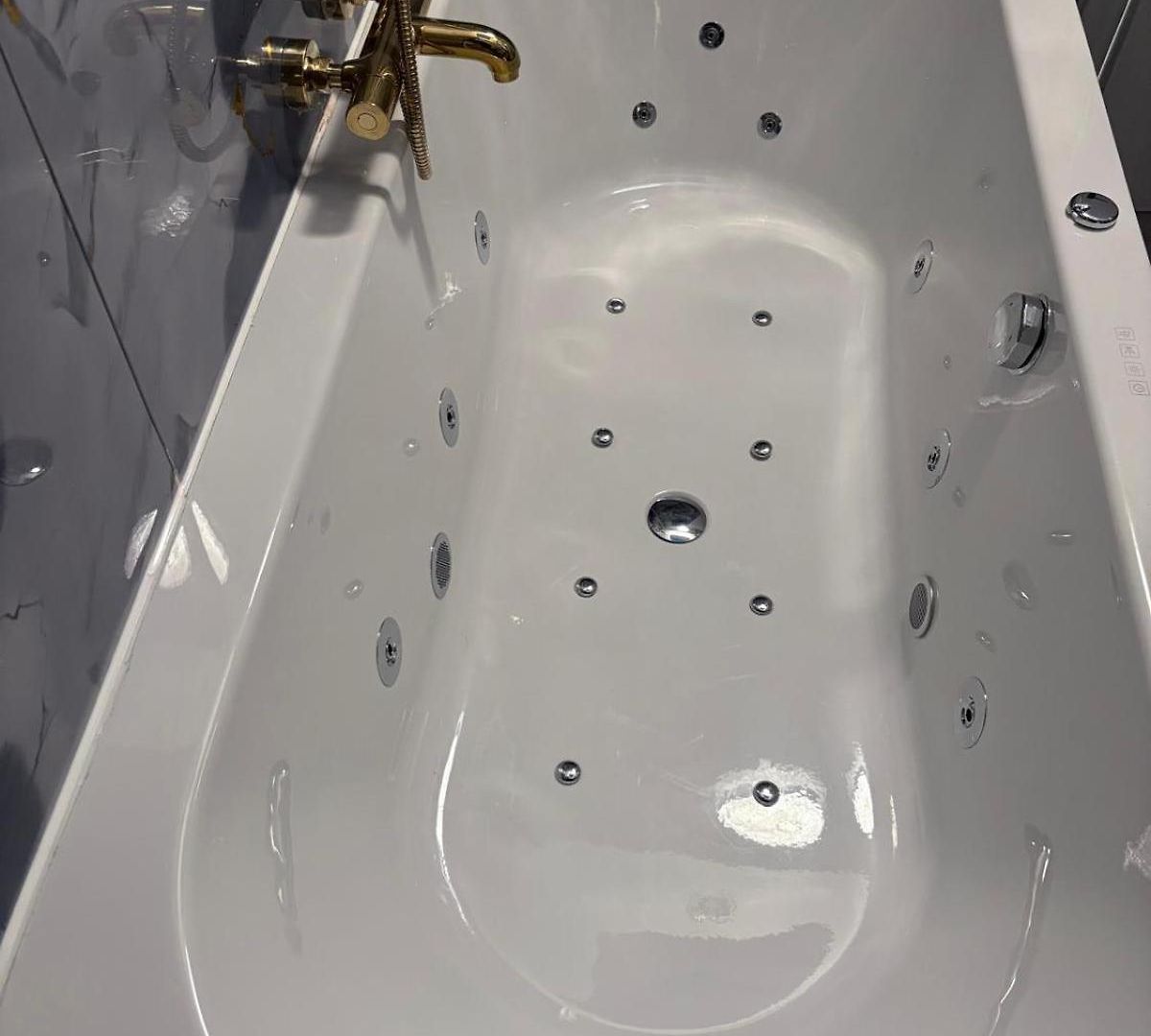 Garden's Jacuzzi 1 *