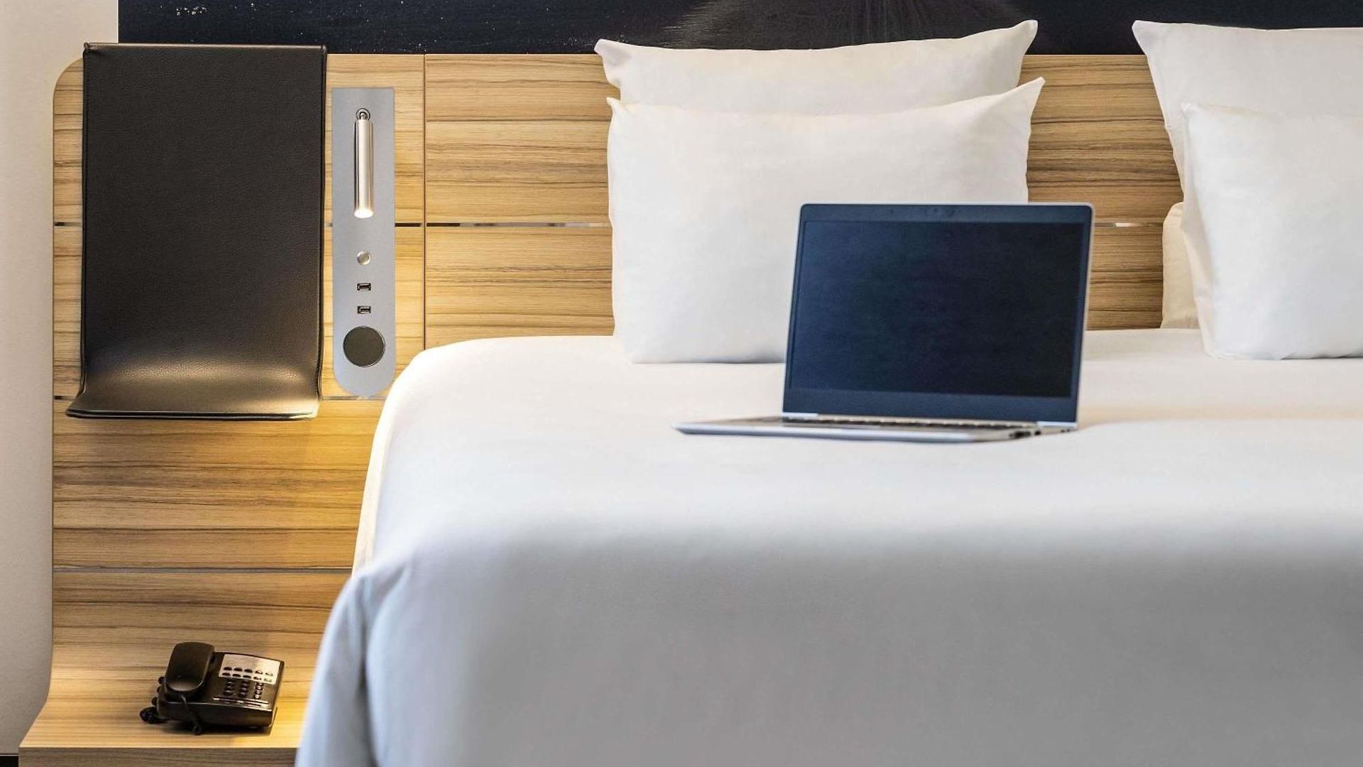 Novotel Off Grand Place Hotel 4*