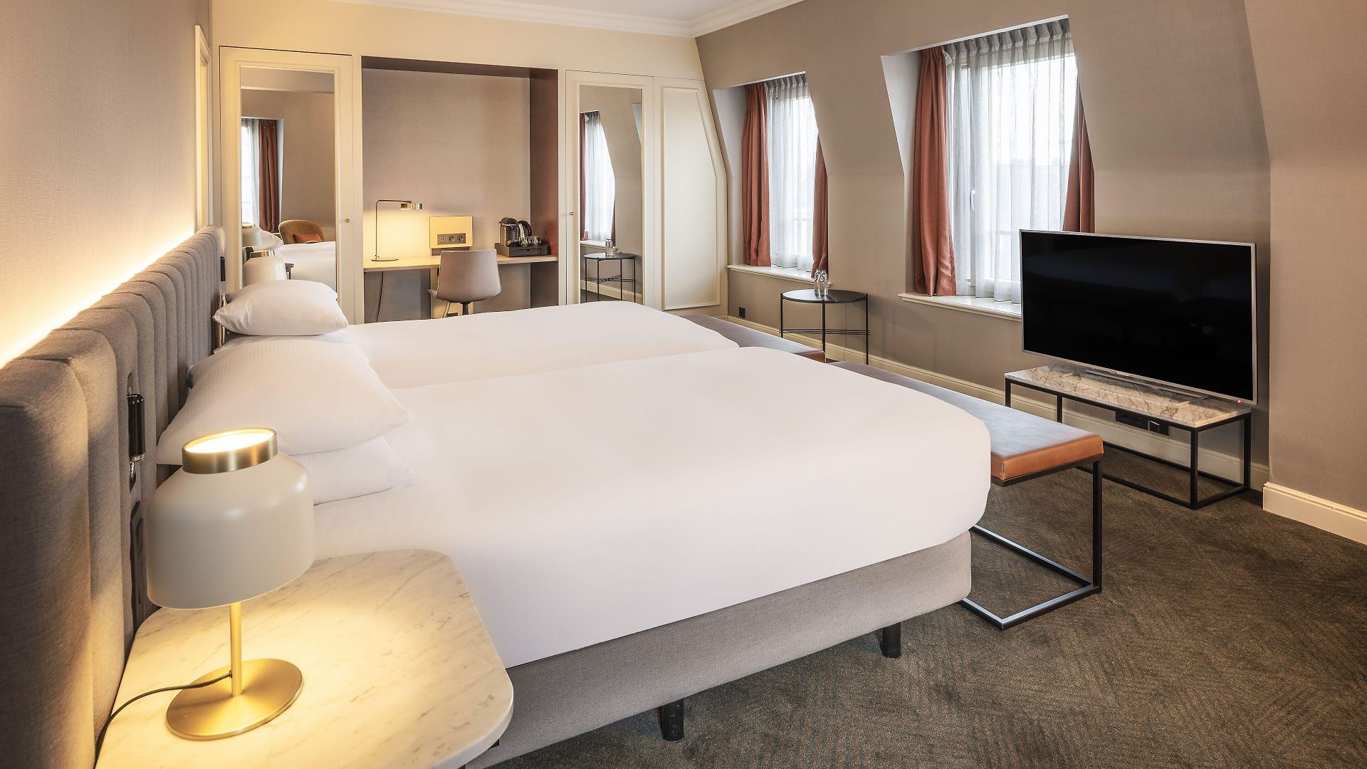 Hilton Grand Place 4*