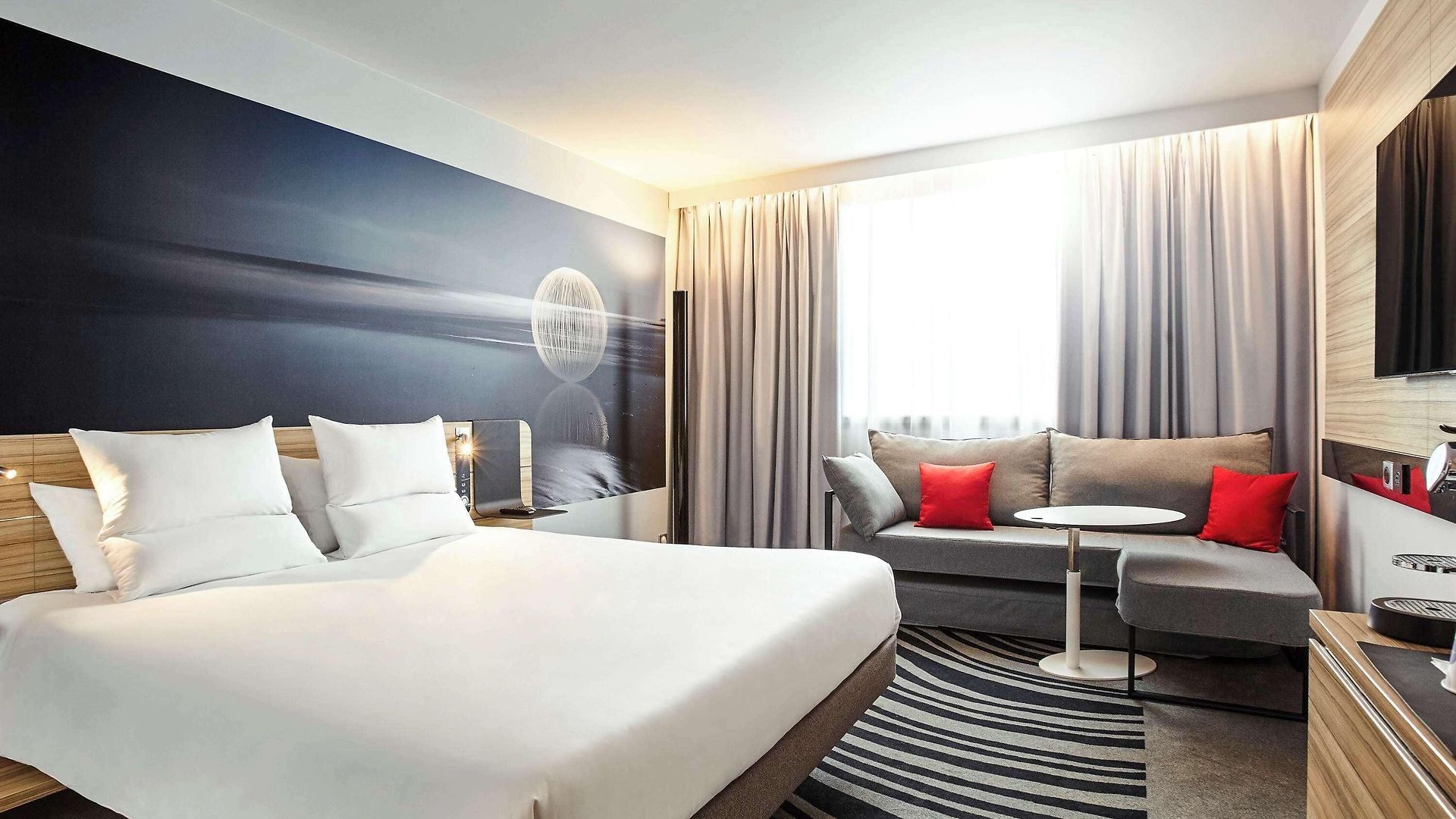 Hotel Novotel Off Grand Place 4*