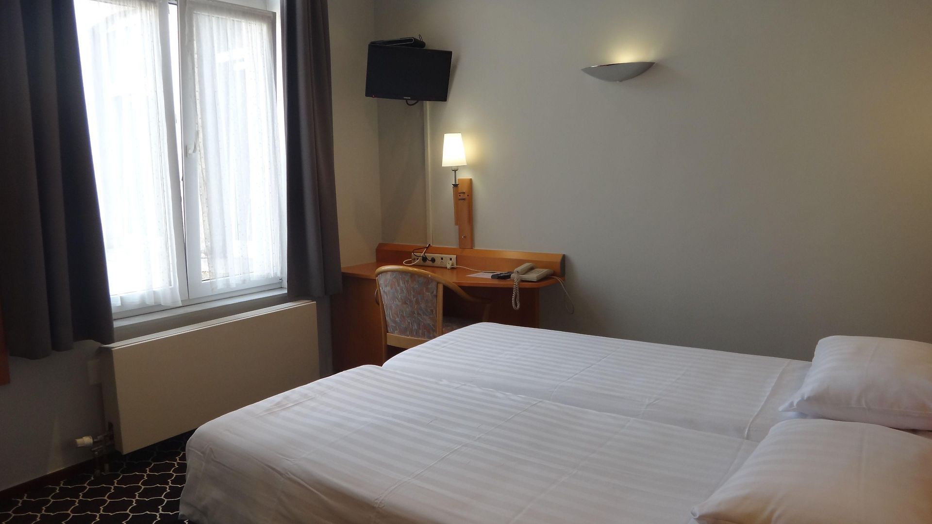 Safestay Grand Place Hotel 3*