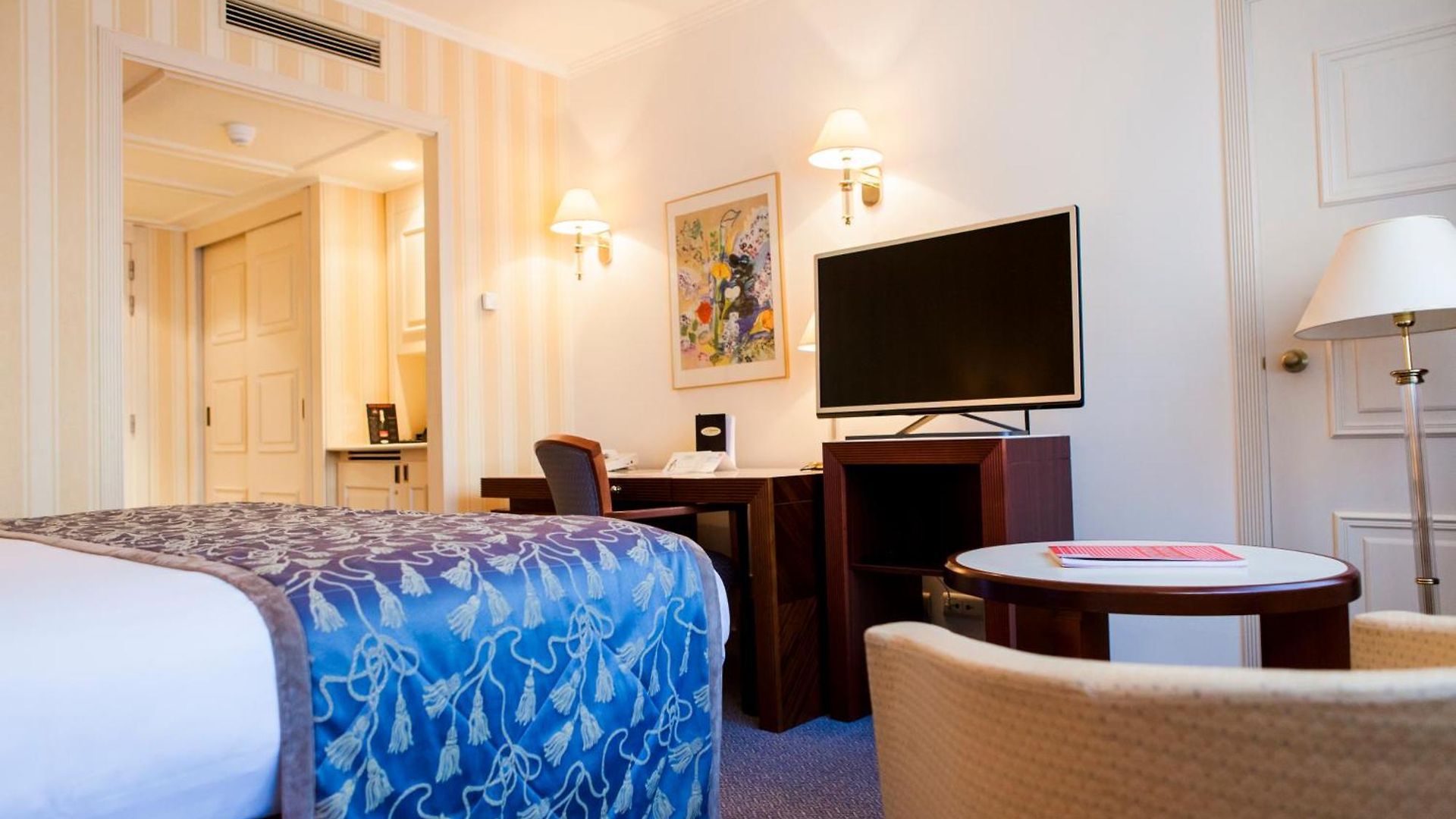 Le Chatelain Hotel 5*