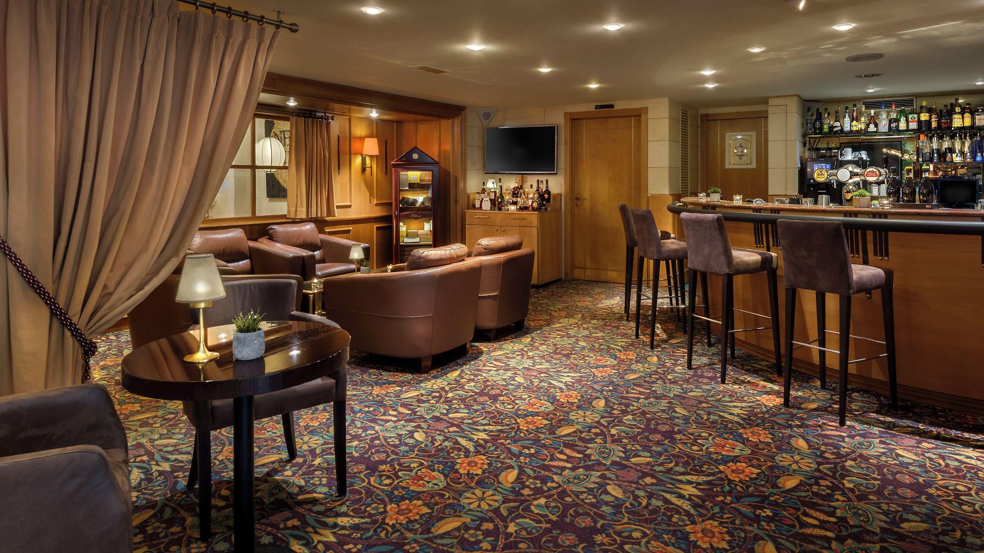 Le Chatelain Hotel