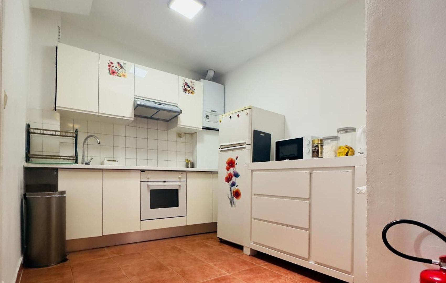 Modern & Comfortable Center Oasis~king Bed ! Apartment