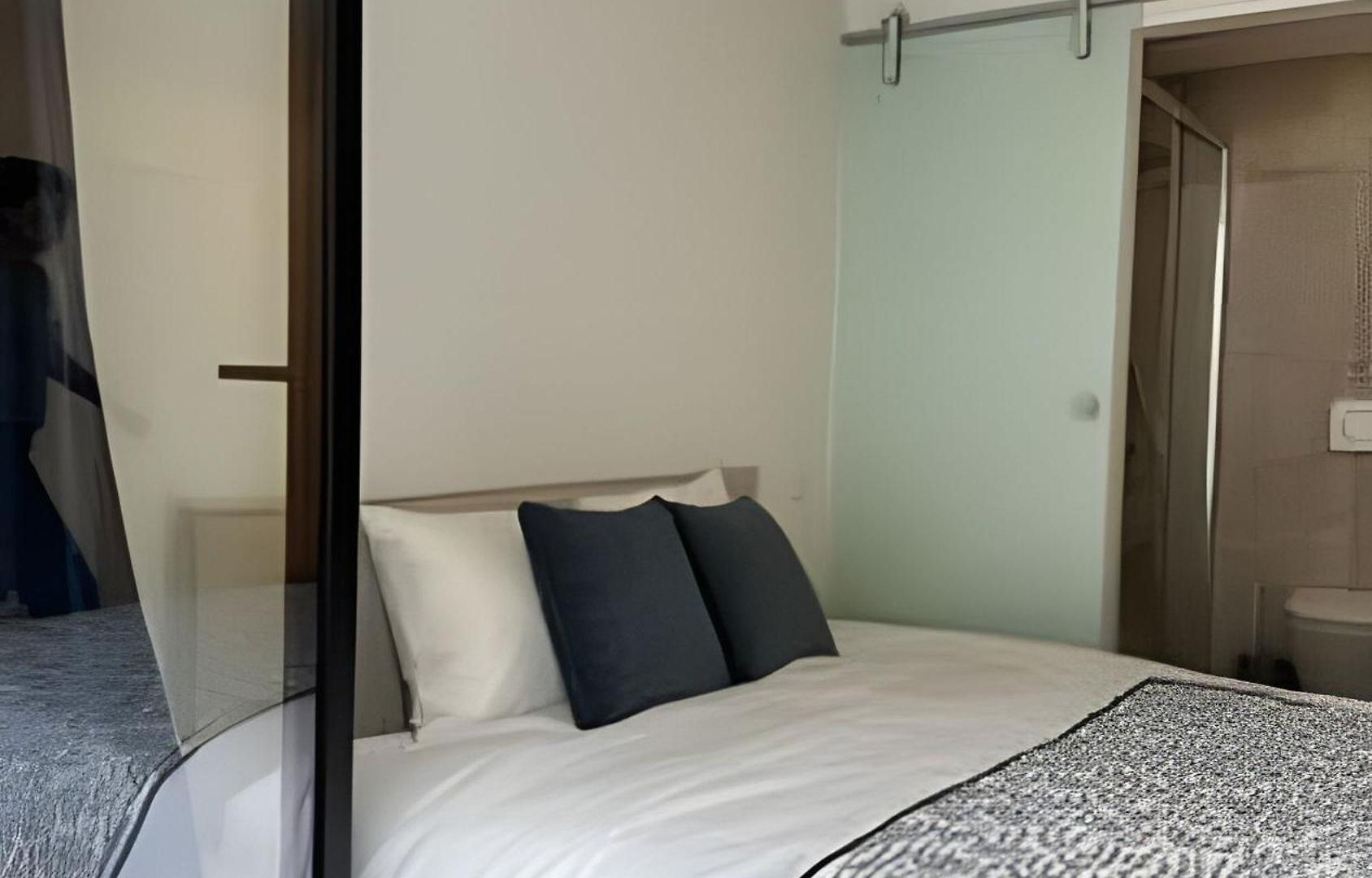 Guest house With Ensuite And Garden