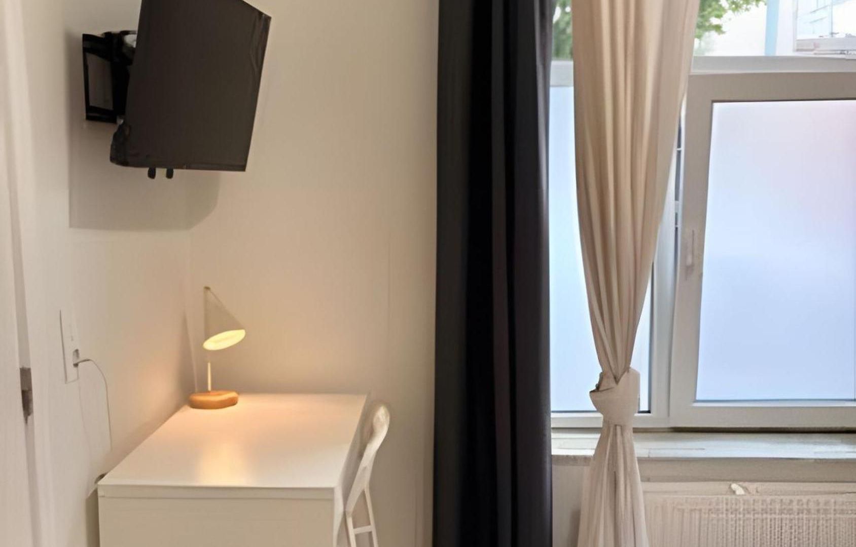 Comfortable 10 Min From Midi Station And 15 Min From Center Brussels