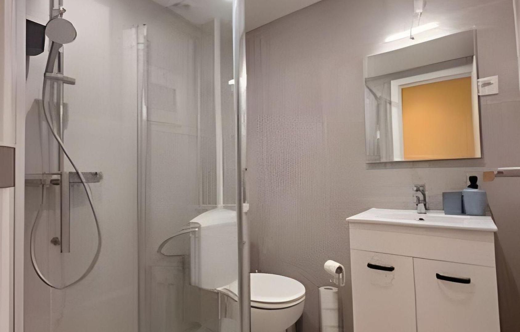 Apartment Comfortable 10 Min From Midi Station And 15 Min From Center *