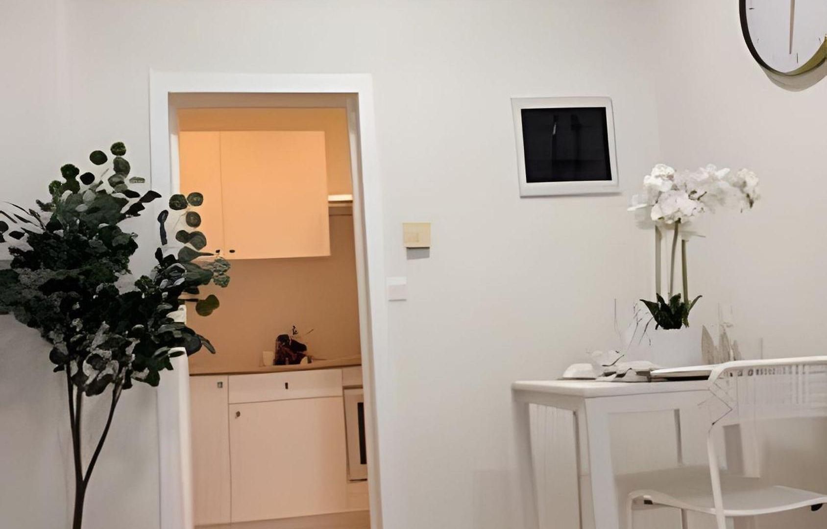 Comfortable 10 Min From Midi Station And 15 Min From Center