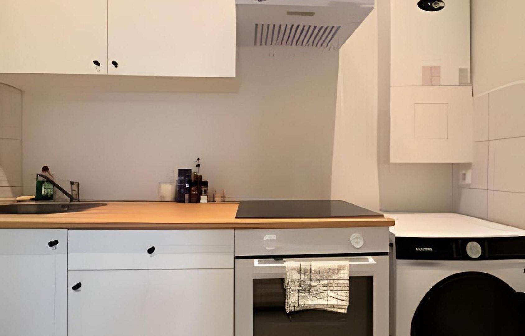 Comfortable 10 Min From Midi Station And 15 Min From Center