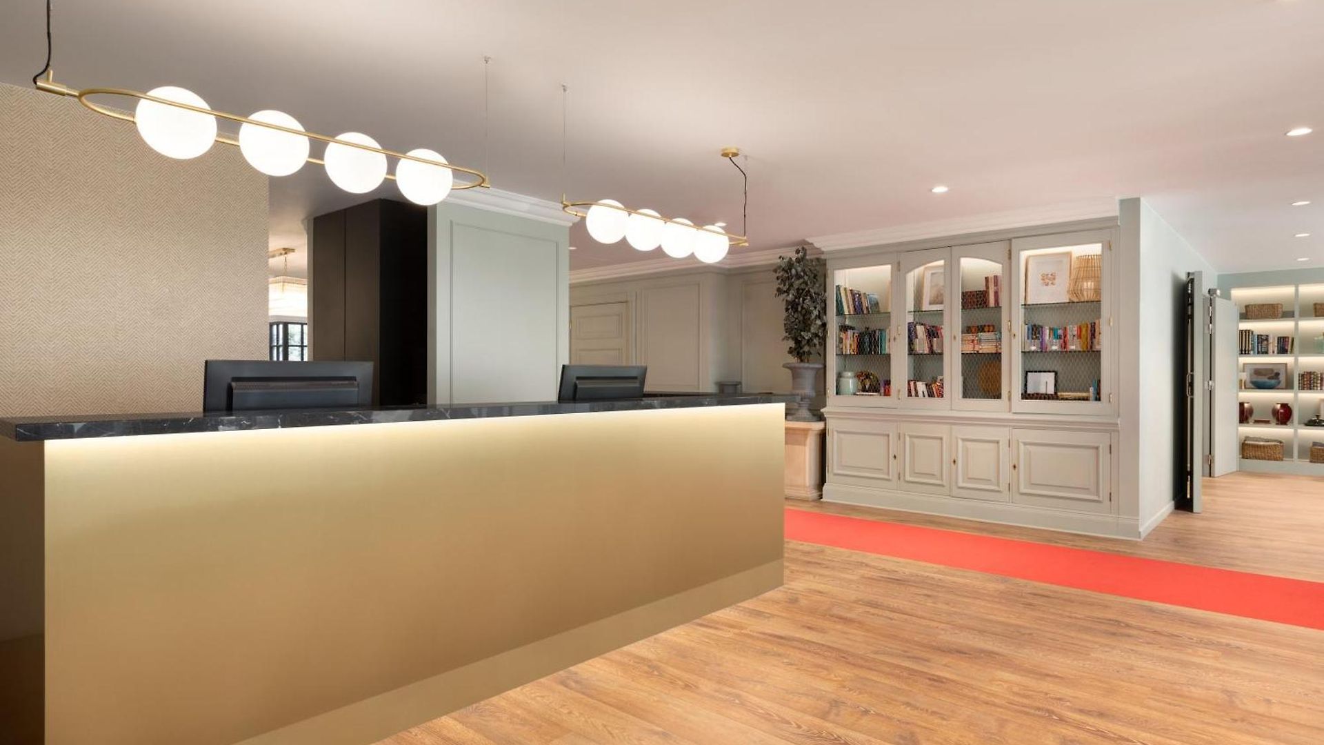 Avenue Louise Trademark Collection By Wyndham