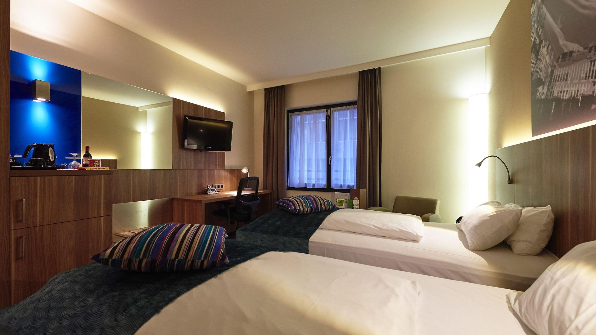 Schuman By Ihg 4*