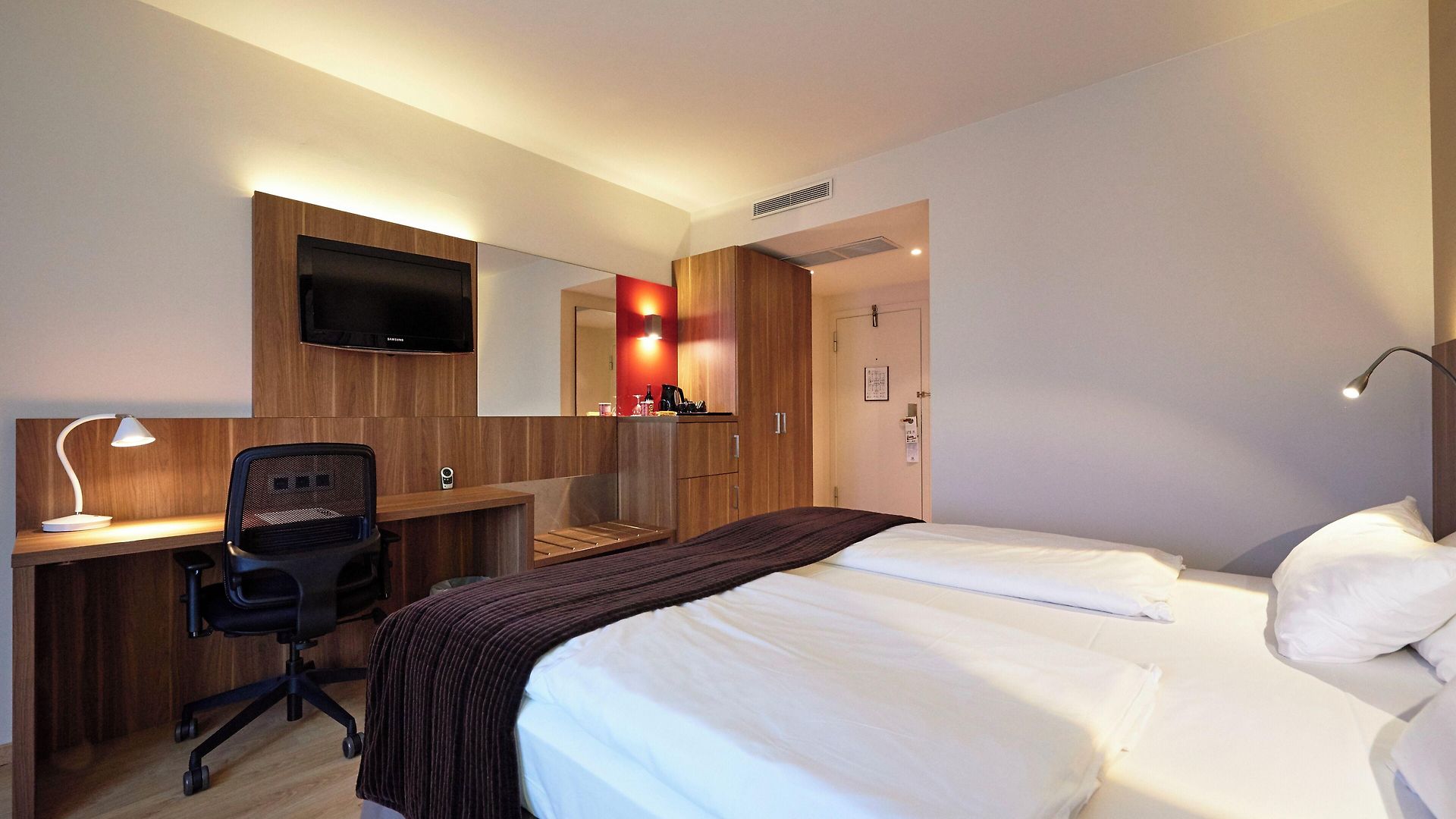 Schuman By Ihg Hotel 4*