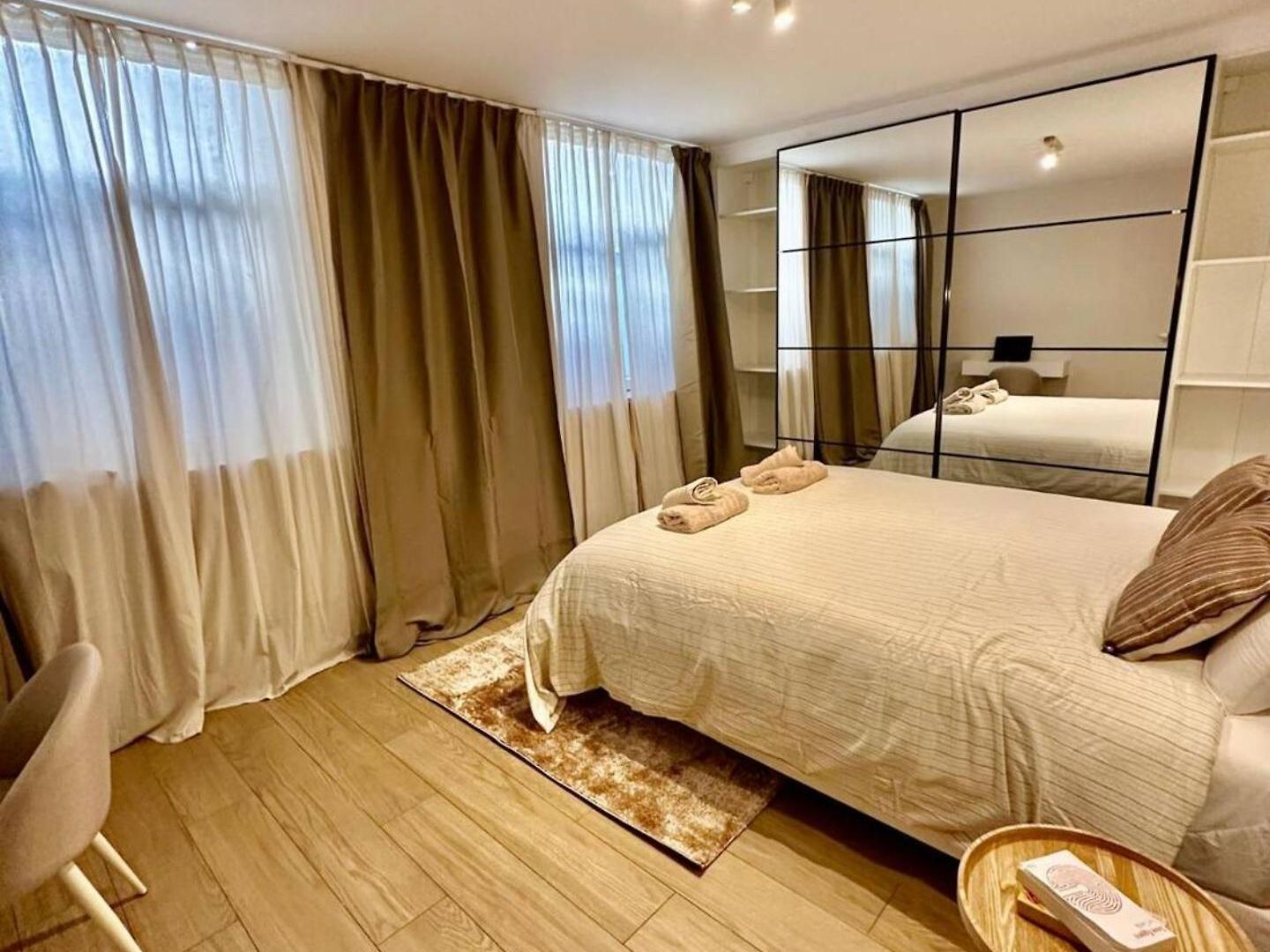 Apartment Charm And Comfort *
