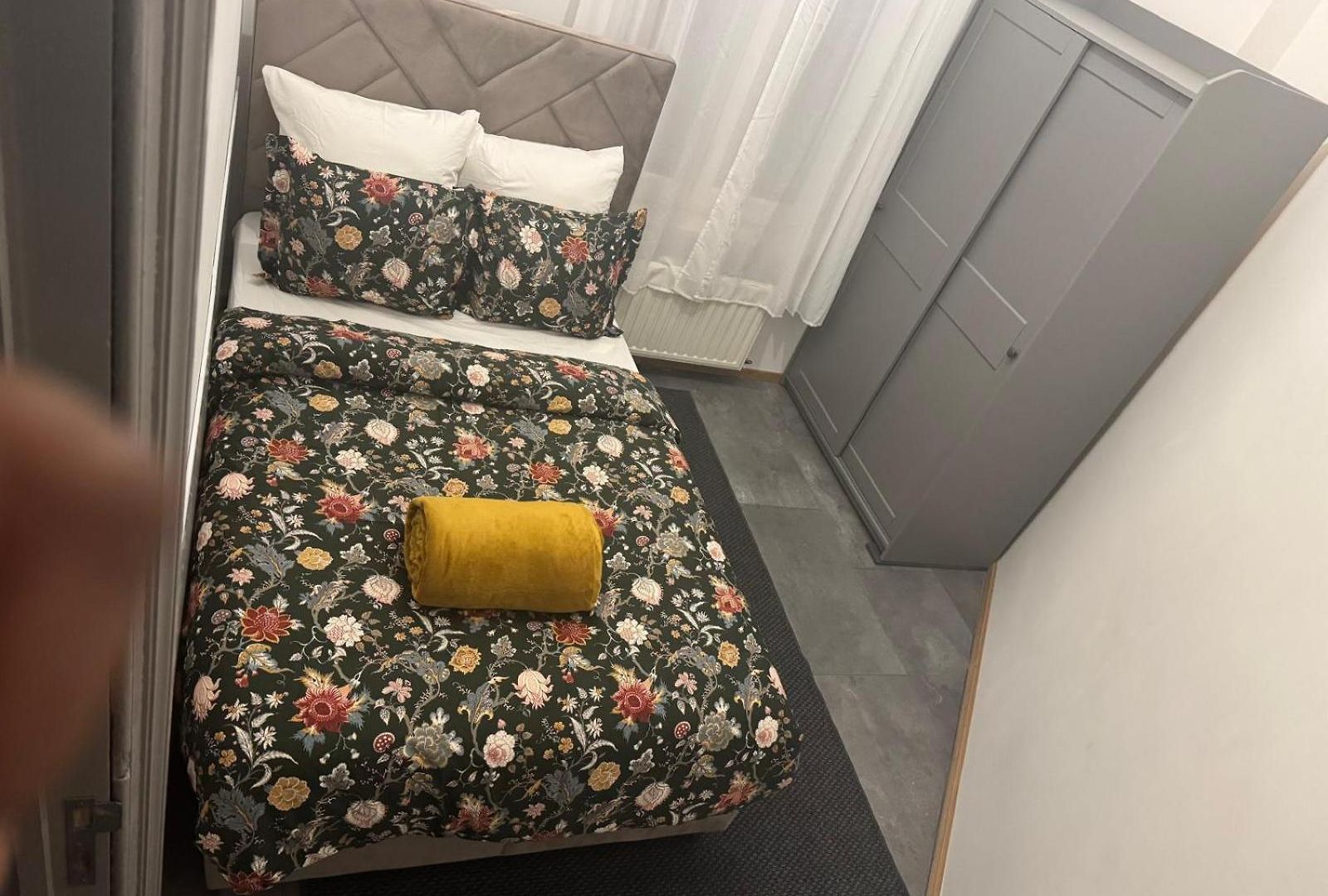 La Perla Louise Apartment