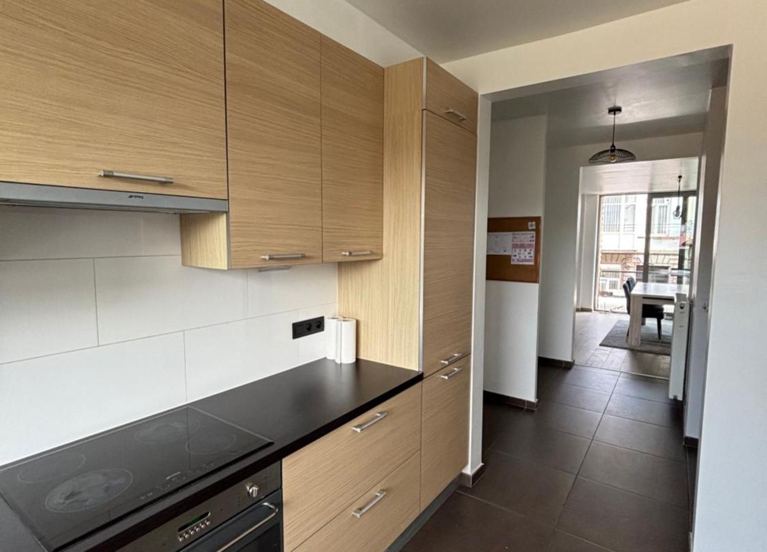 Stylish, Modern & Spacious In Apartment *