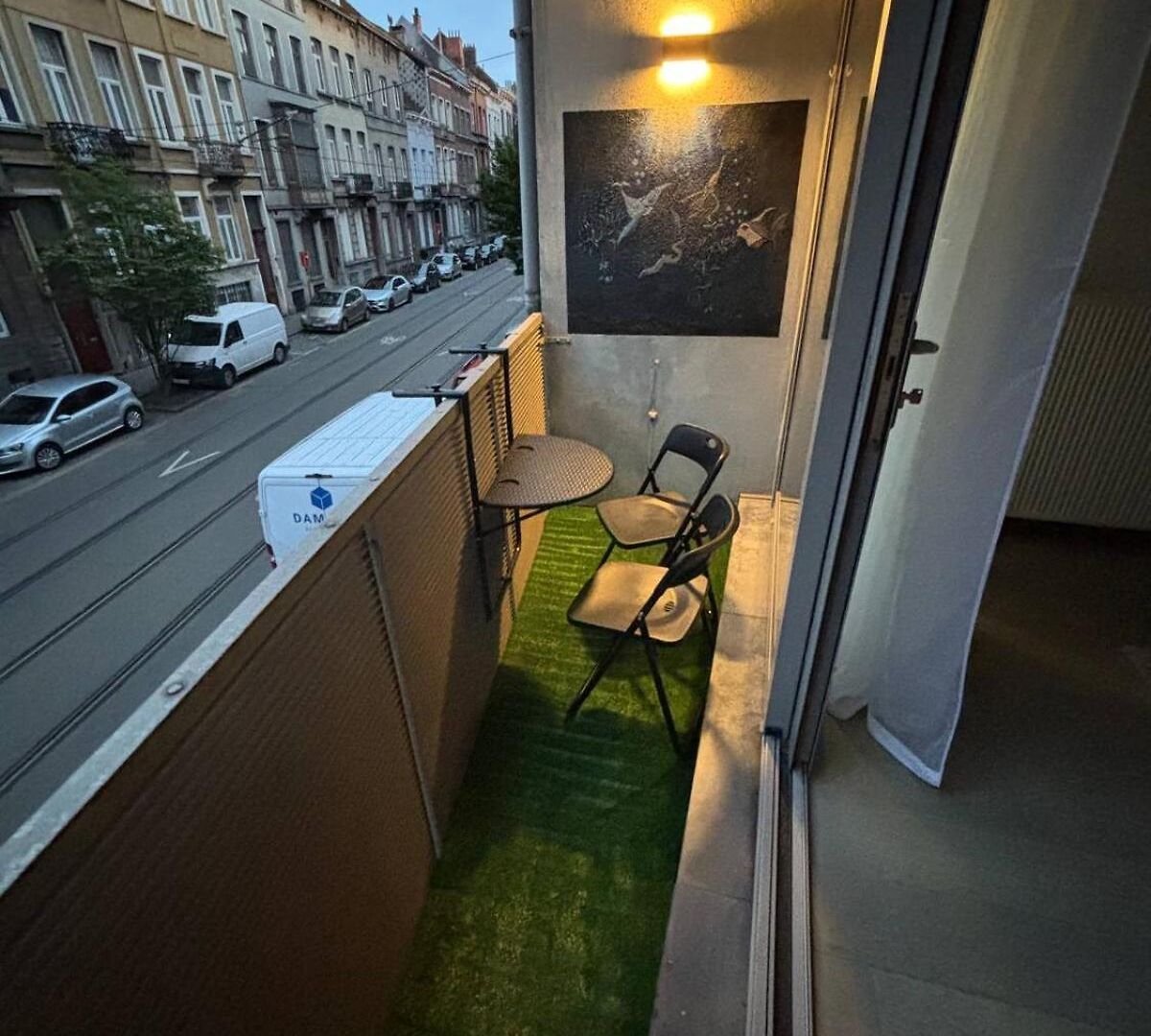 Stylish, Modern & Spacious In Apartment