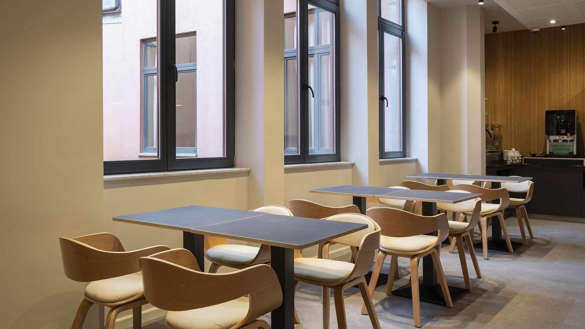Alma Grand Place Hotel 3*