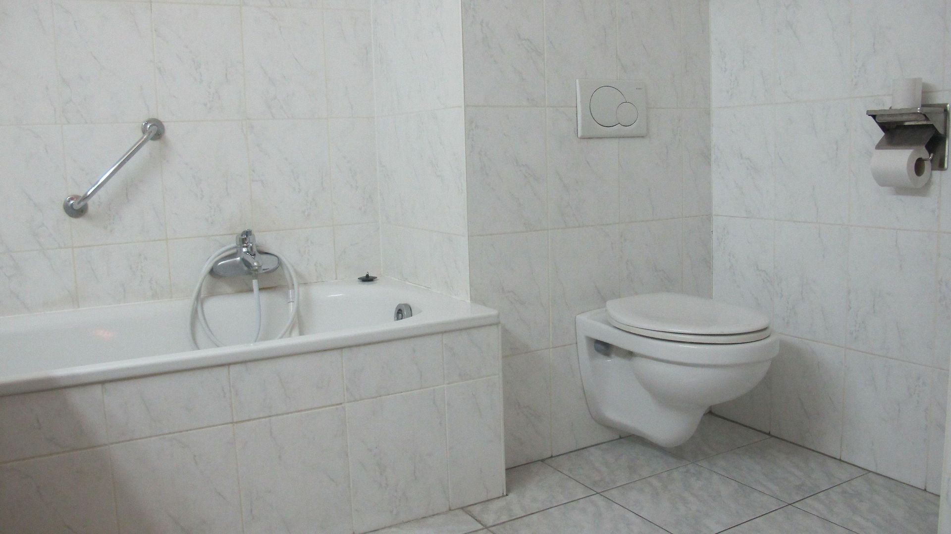 Manhattan Hotel *