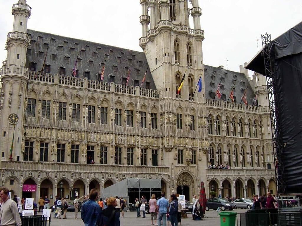 The Moon 2* Brussel