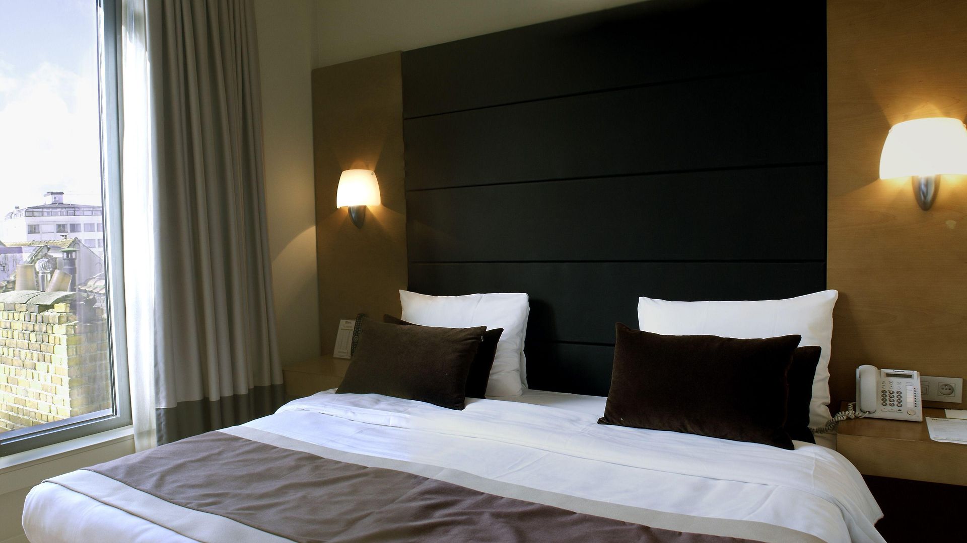 B-aparthotel Grand Place 4*