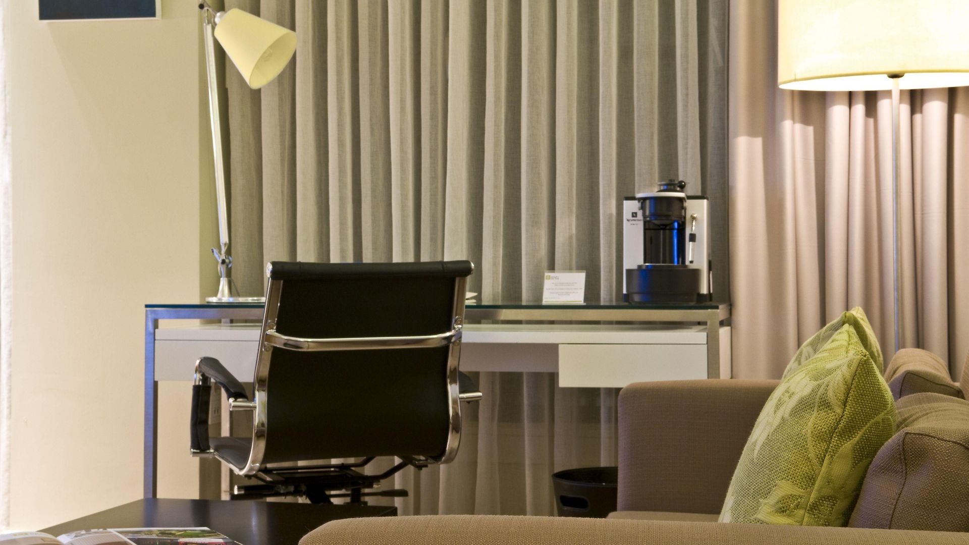 B-aparthotel Grand Place 4*