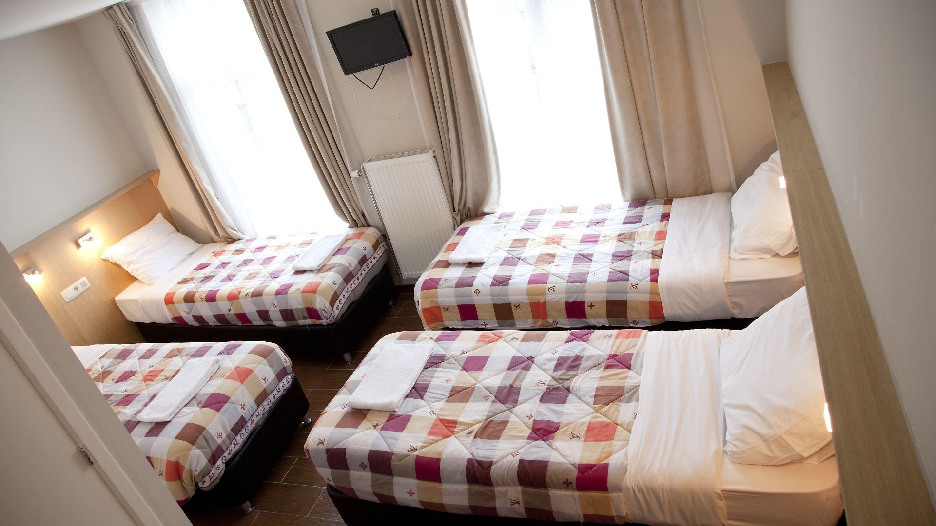 Barry Hotel 2*