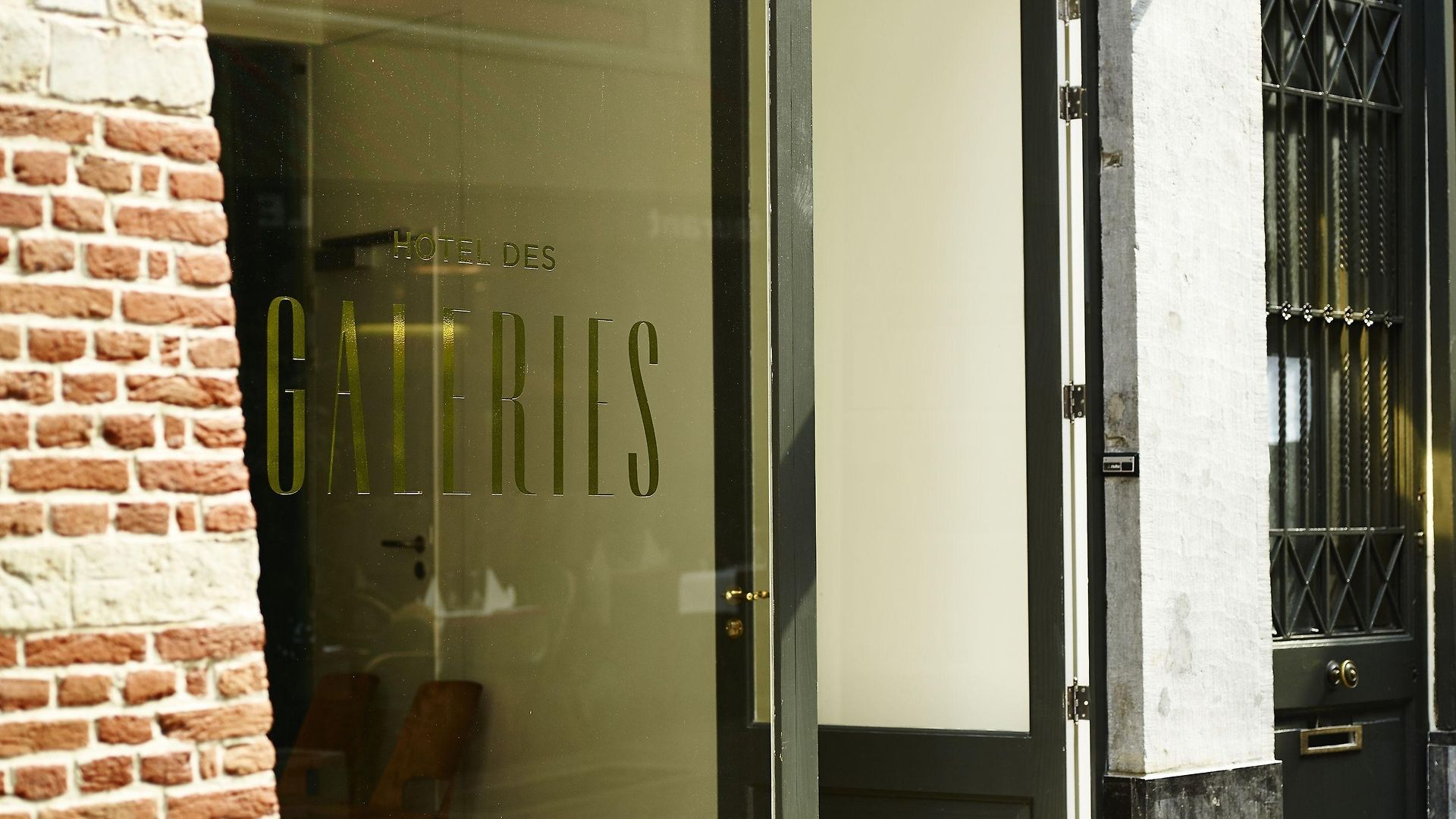 Des Galeries Hotel 4*