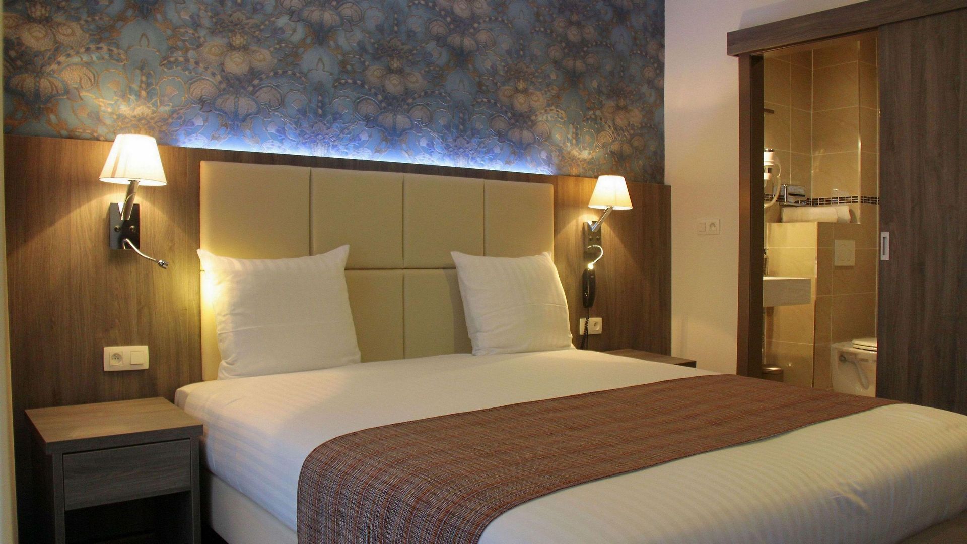 Dansaert Hotel