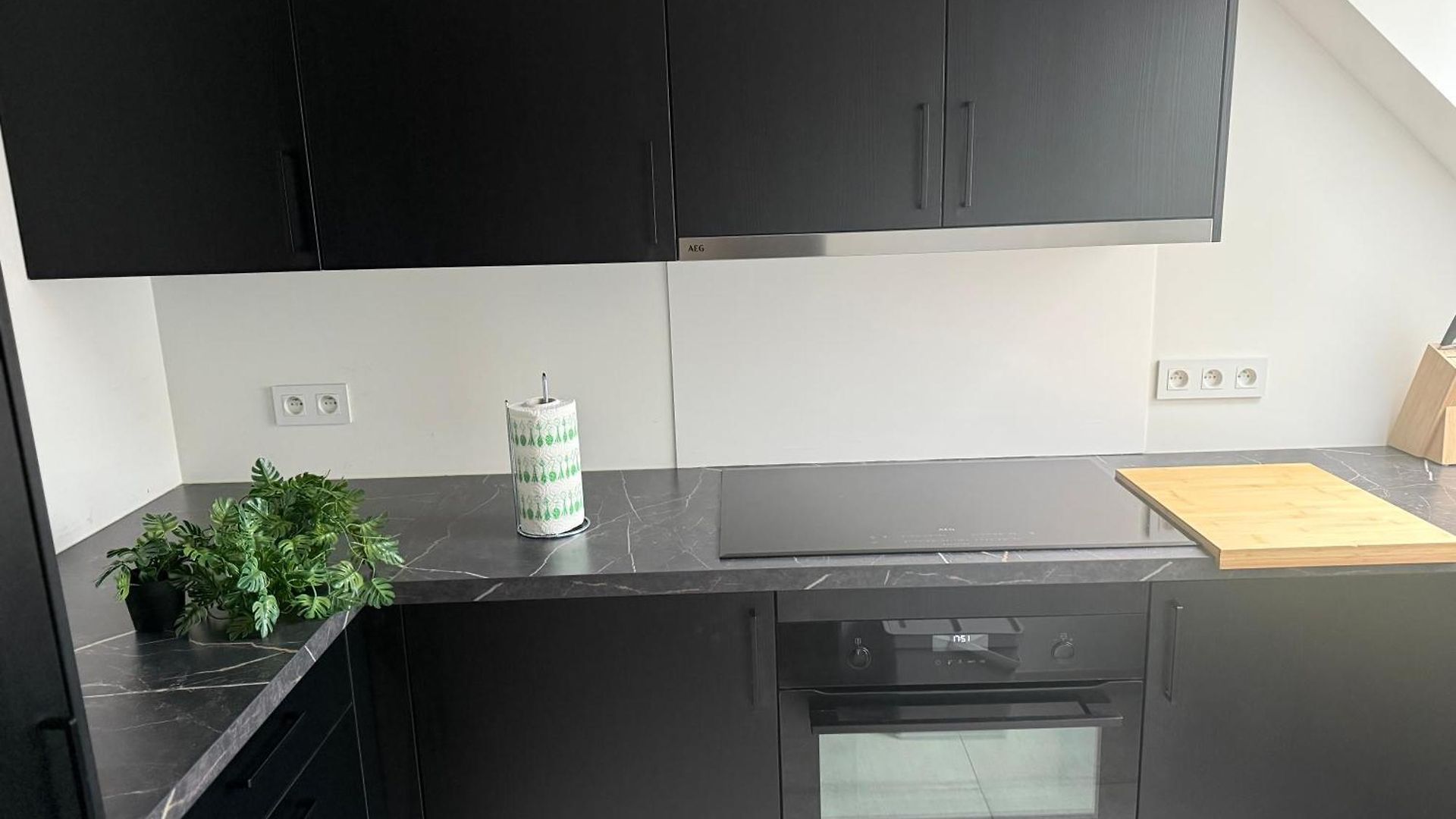 The Experience - 2 Bedroom Bright, Spacious & Apartment