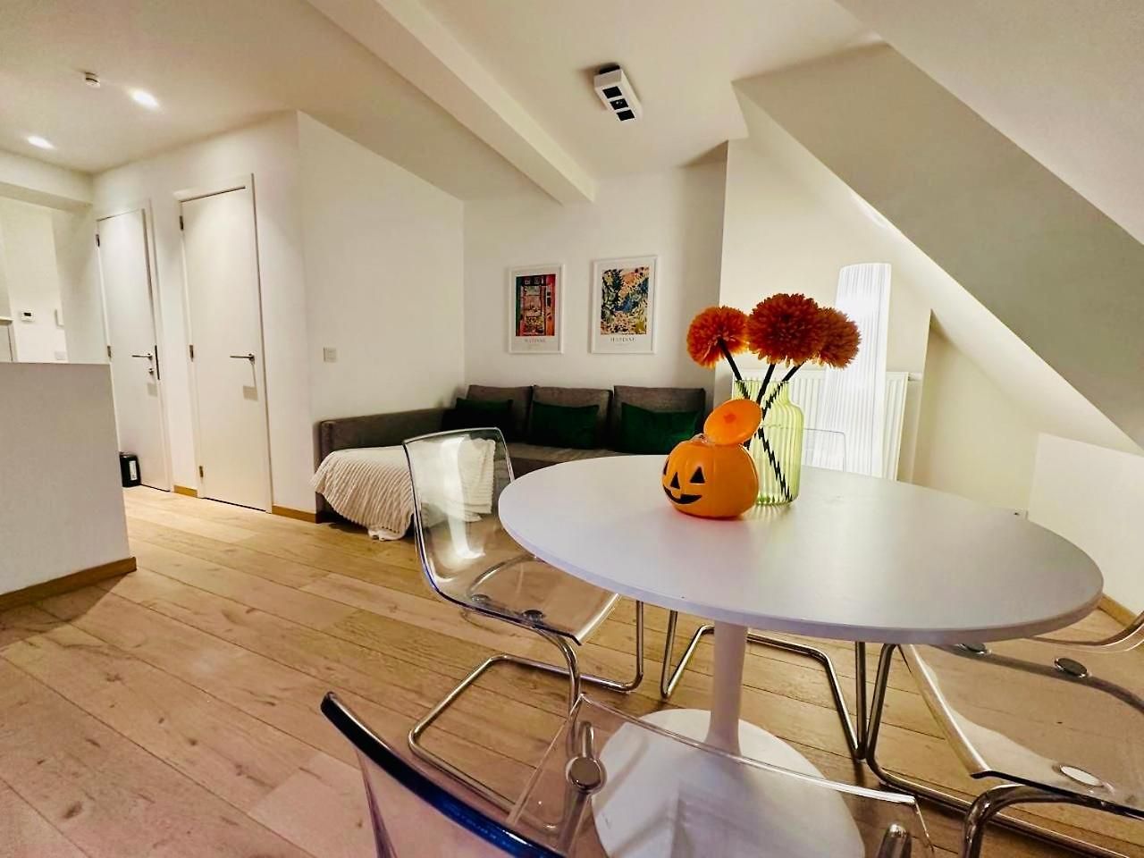 The Experience - 2 Bedroom Bright, Spacious &