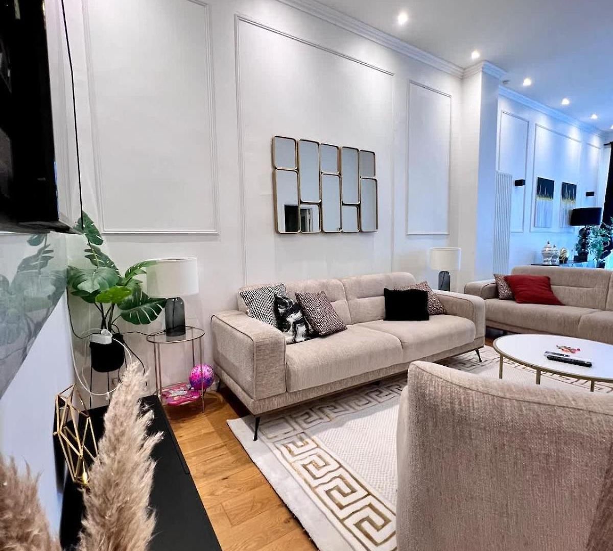 Spacious Family For 9 Near Midi Station Appartement Brussel