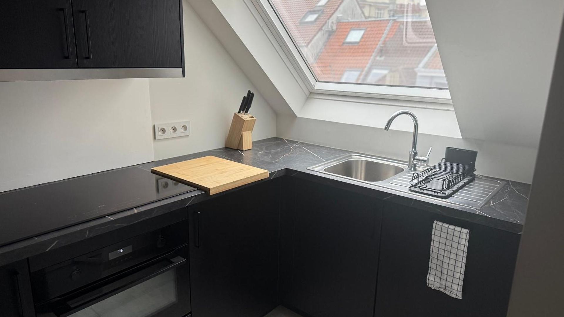 The Experience - 2 Bedroom Bright, Spacious & Apartment *