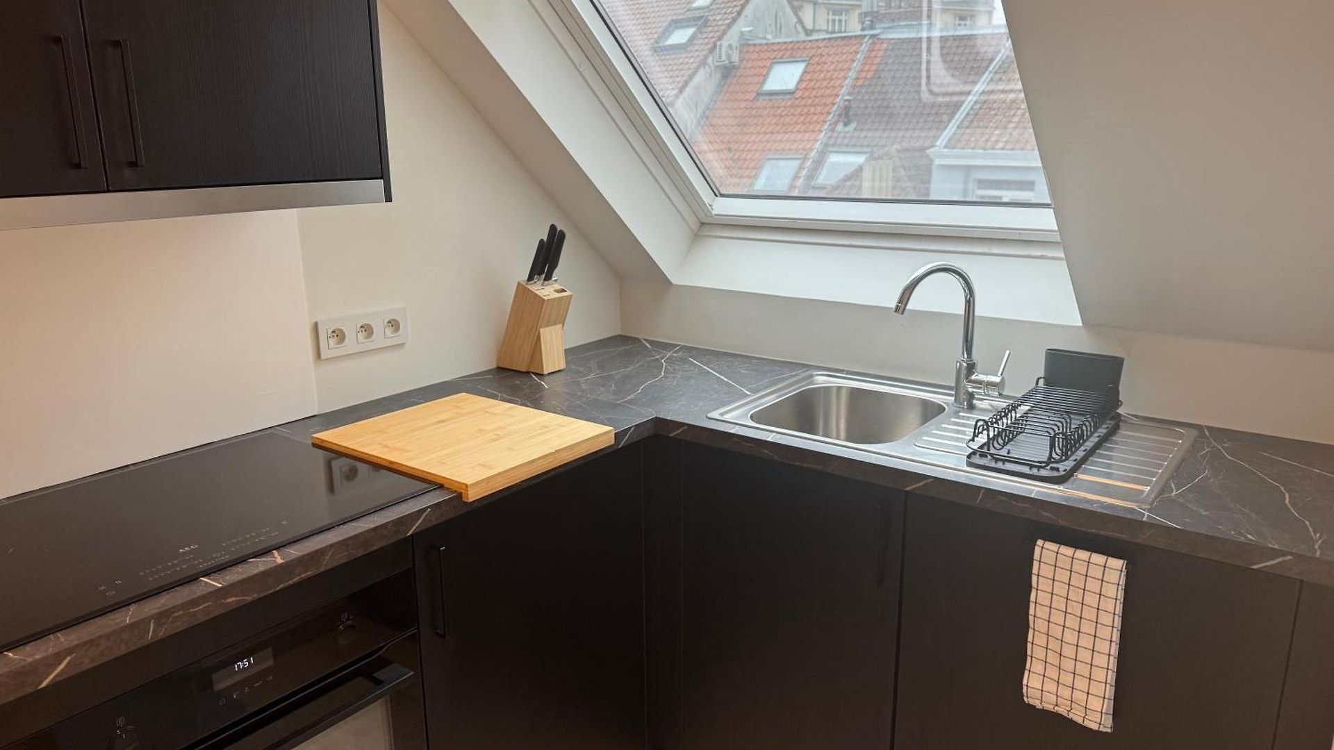 The Experience - 2 Bedroom Bright, Spacious & Apartment *