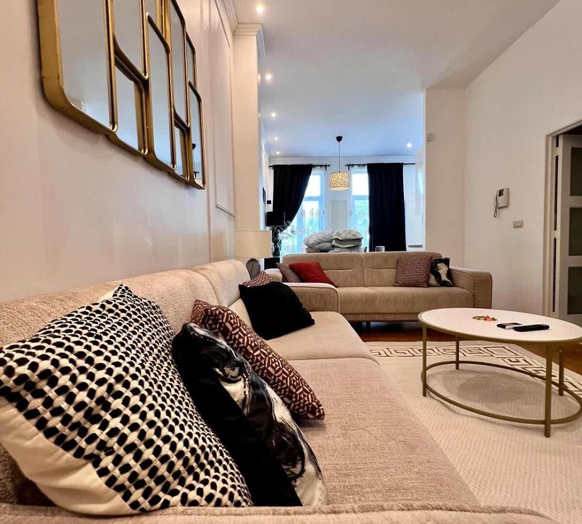 Spacious Family For 9 Near Midi Station