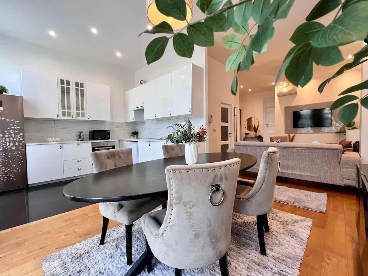 Spacious Family For 9 Near Midi Station