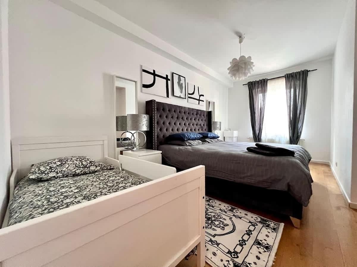 Spacious Family For 9 Near Midi Station * Brussel