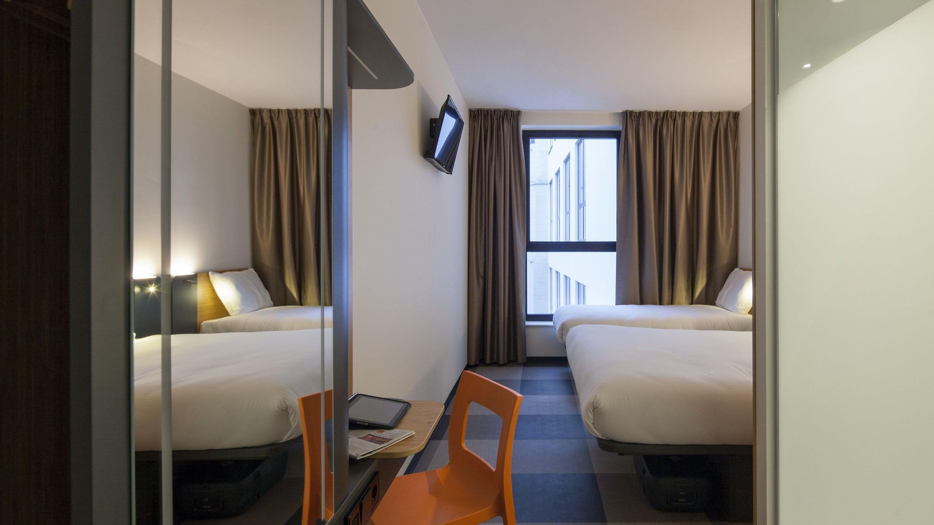 Easyhotel City Centre Hotel 3*