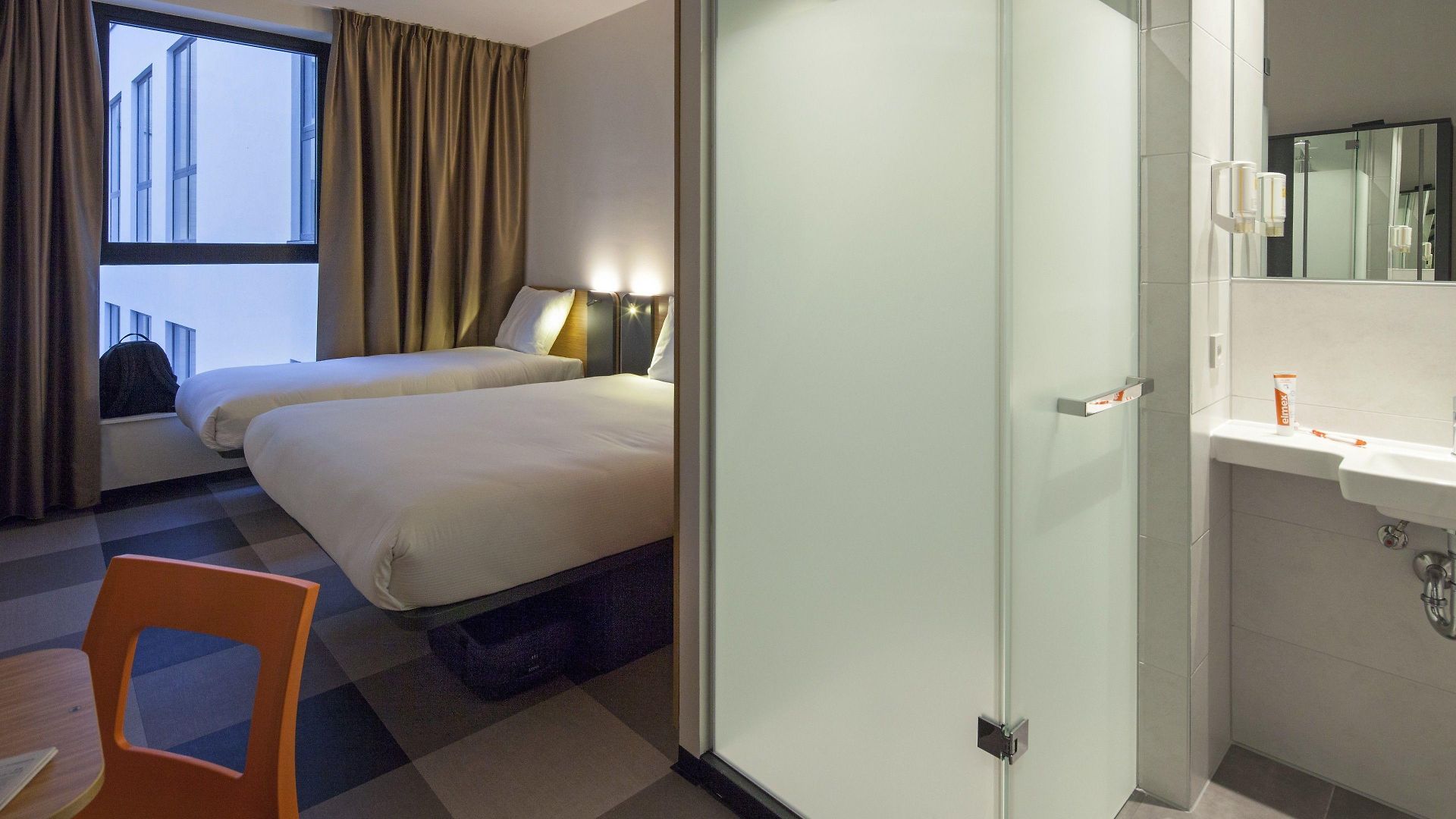 Easyhotel City Centre 3*