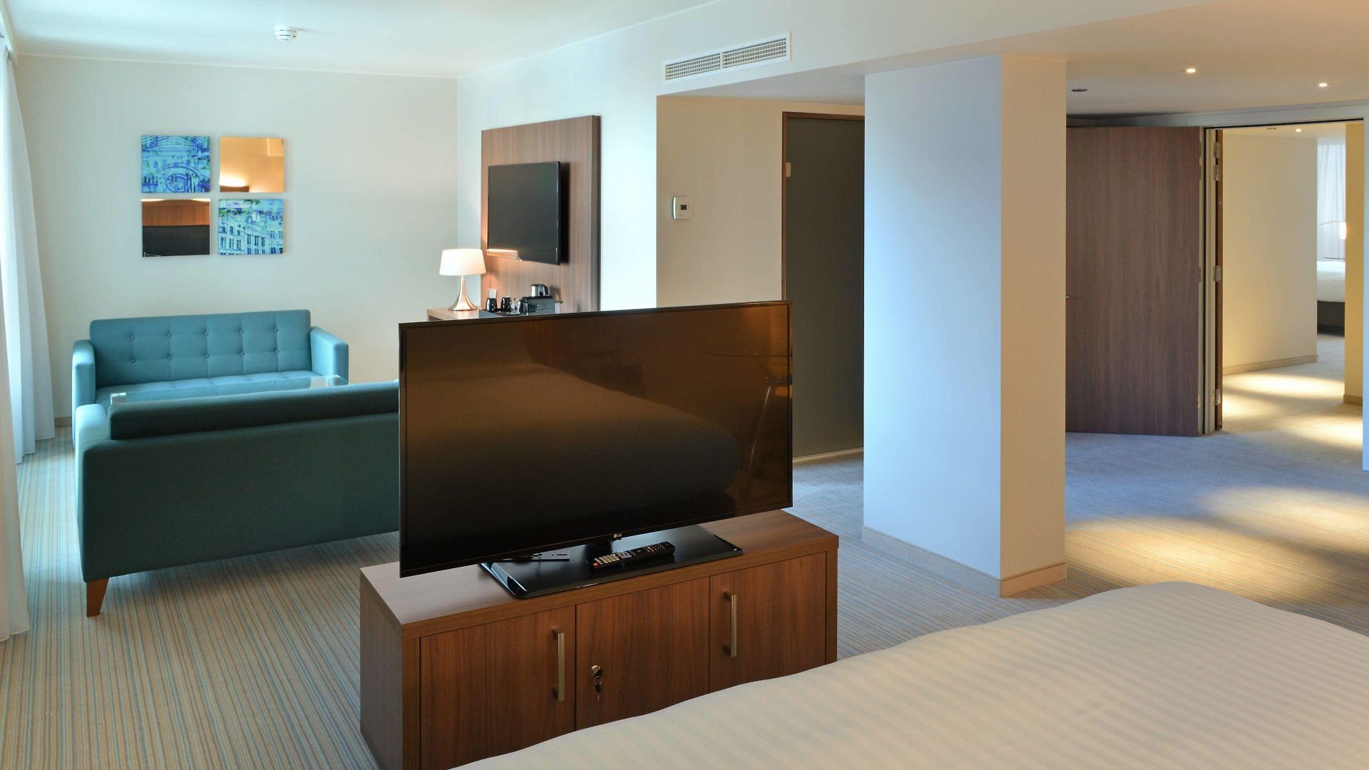 Courtyard By Marriott Eu Hotel