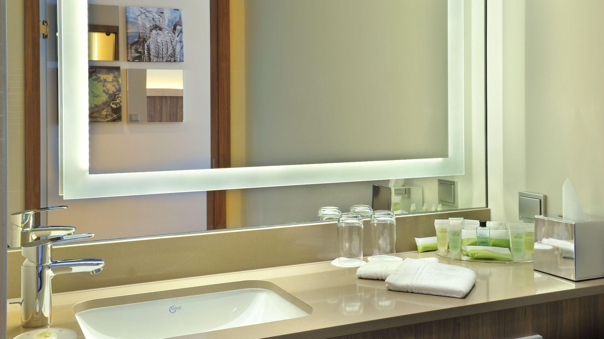 Courtyard By Marriott Eu Hotel